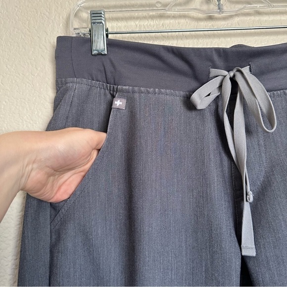 FIGS Zamora Jogger Graphite Scrub Pants PO1670 - Picture 4 of 14